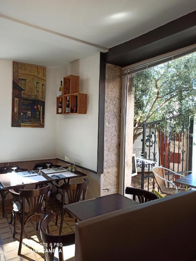 Hotel De La Place Loyettes Екстериор снимка