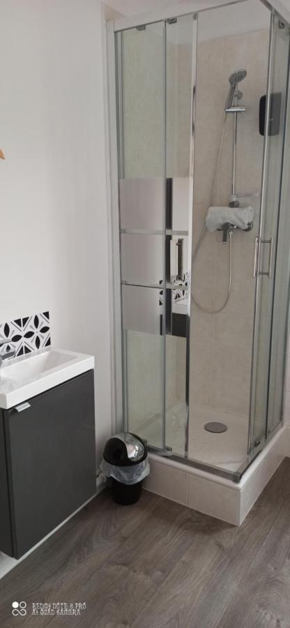 Hotel De La Place Loyettes Екстериор снимка