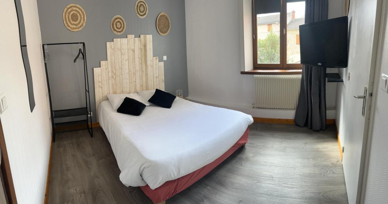 Hotel De La Place Loyettes Екстериор снимка