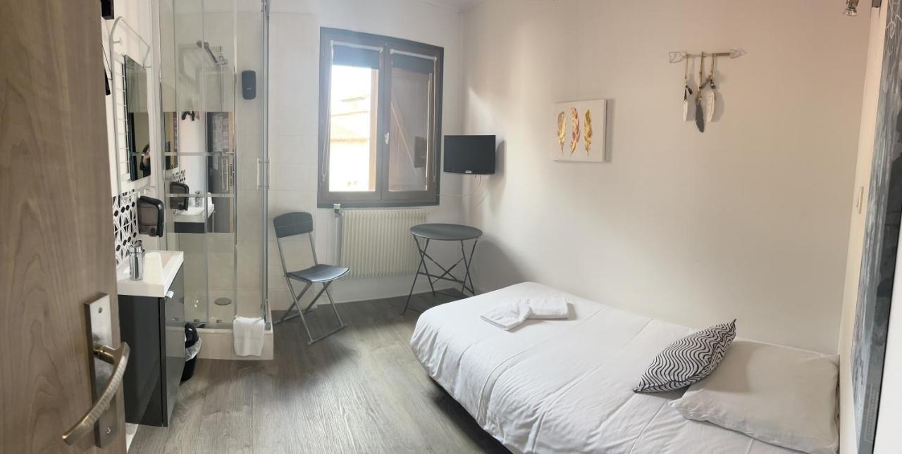 Hotel De La Place Loyettes Екстериор снимка