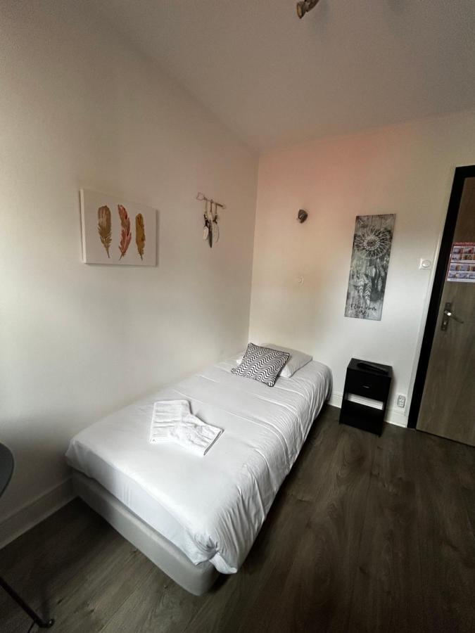 Hotel De La Place Loyettes Екстериор снимка