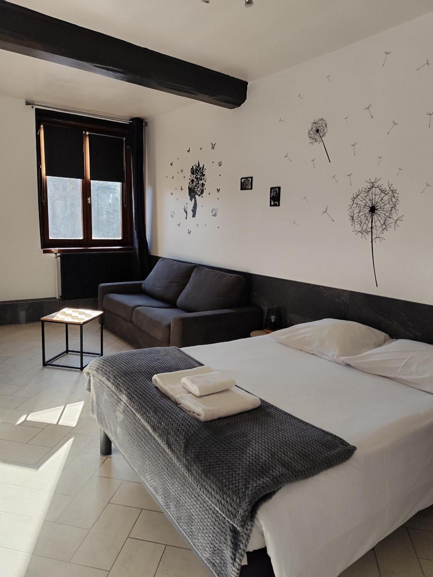 Hotel De La Place Loyettes Екстериор снимка