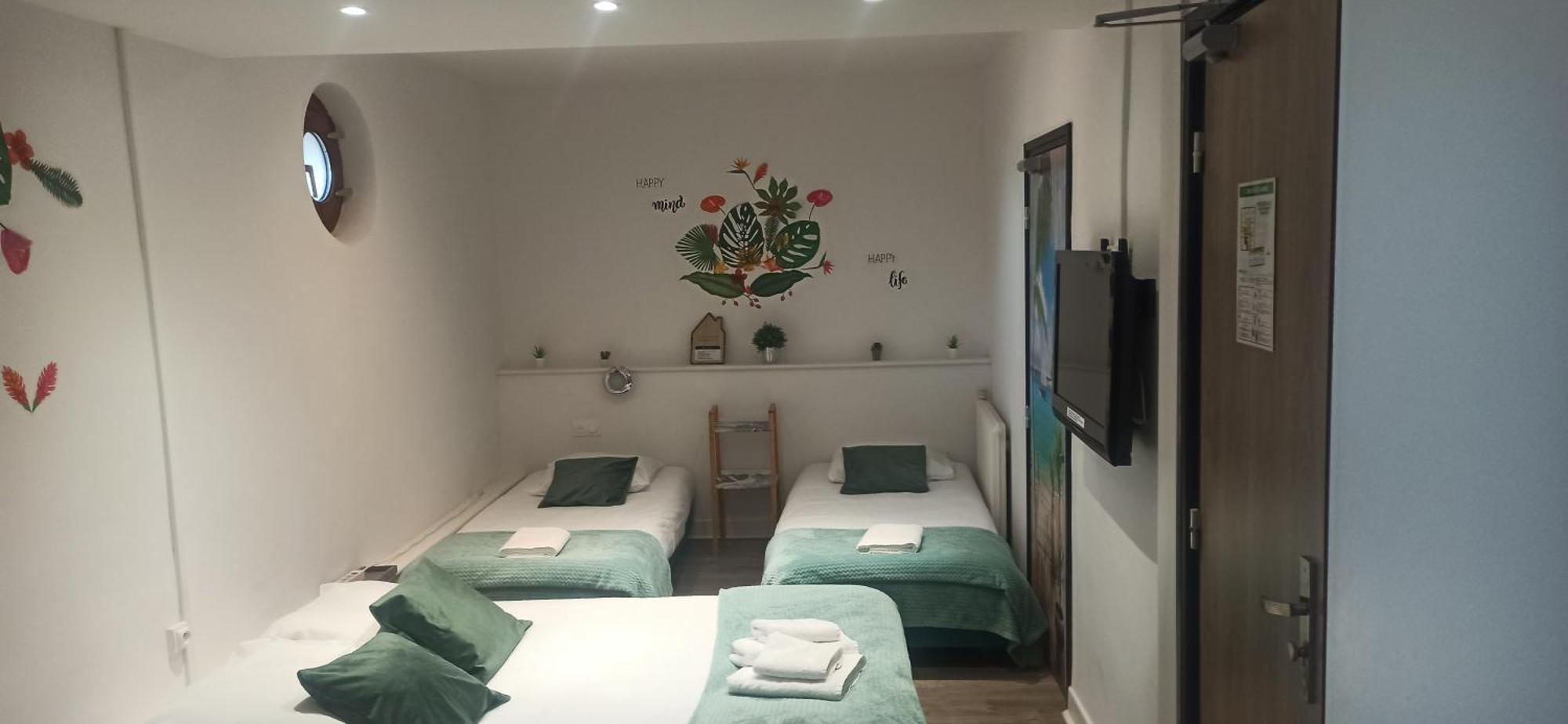 Hotel De La Place Loyettes Екстериор снимка